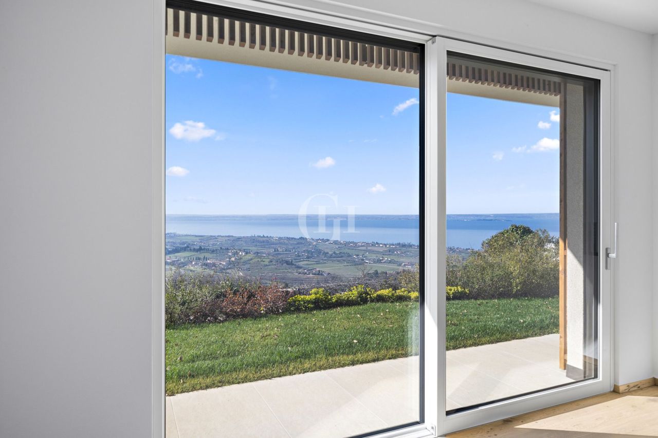 Вилла у озера Гарда, Италия, 402 м² - фото 14