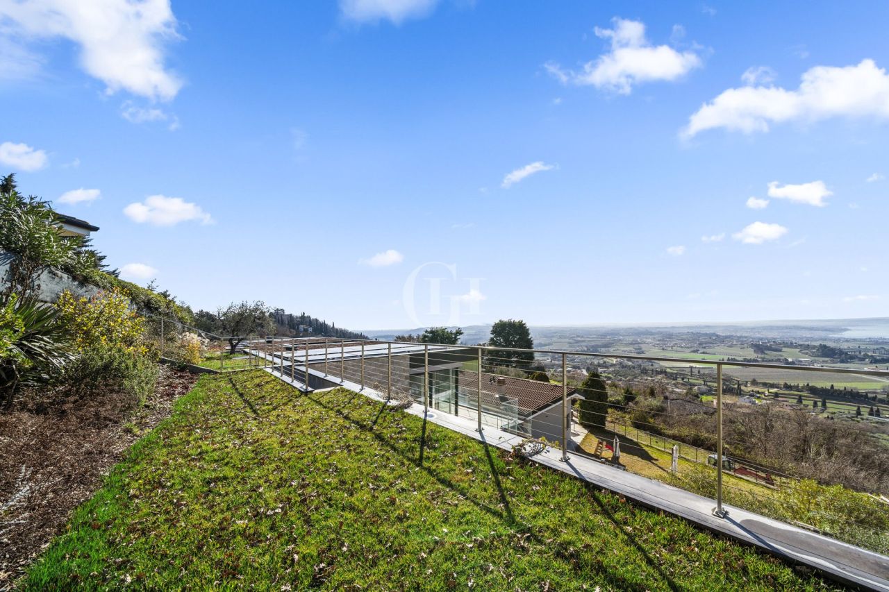 Вилла у озера Гарда, Италия, 402 м² - фото 5