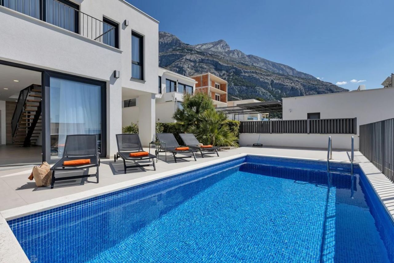 Вилла в Макарске, Хорватия, 220 м² - фото 1