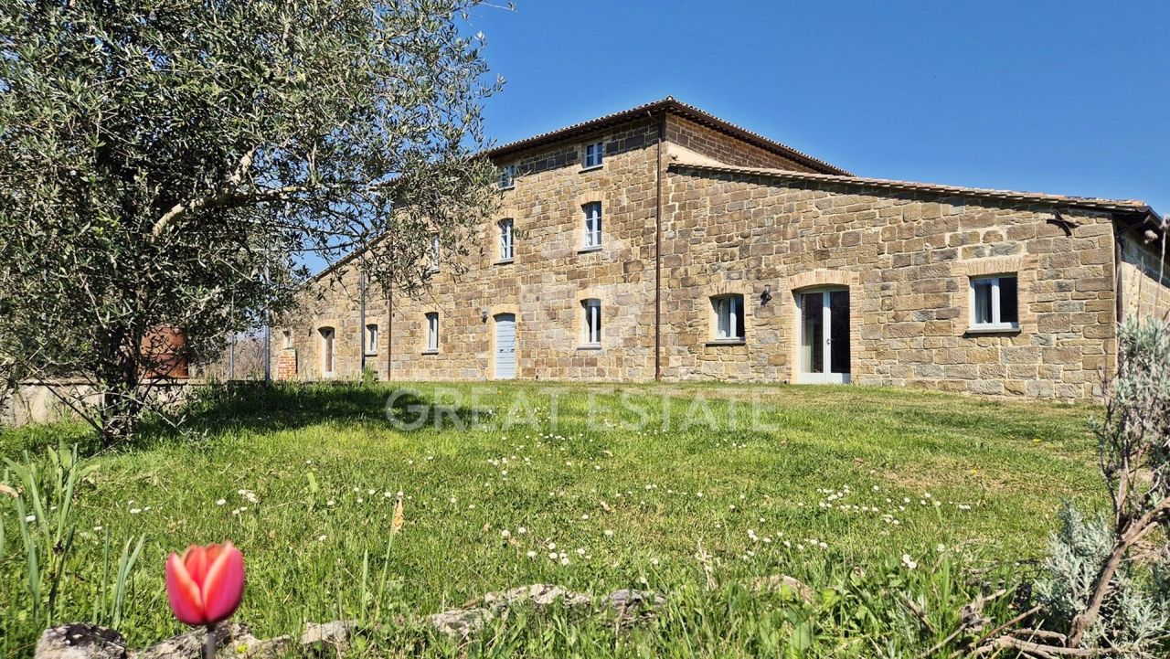 Дом в Губбио, Италия, 792.6 м² - фото 1