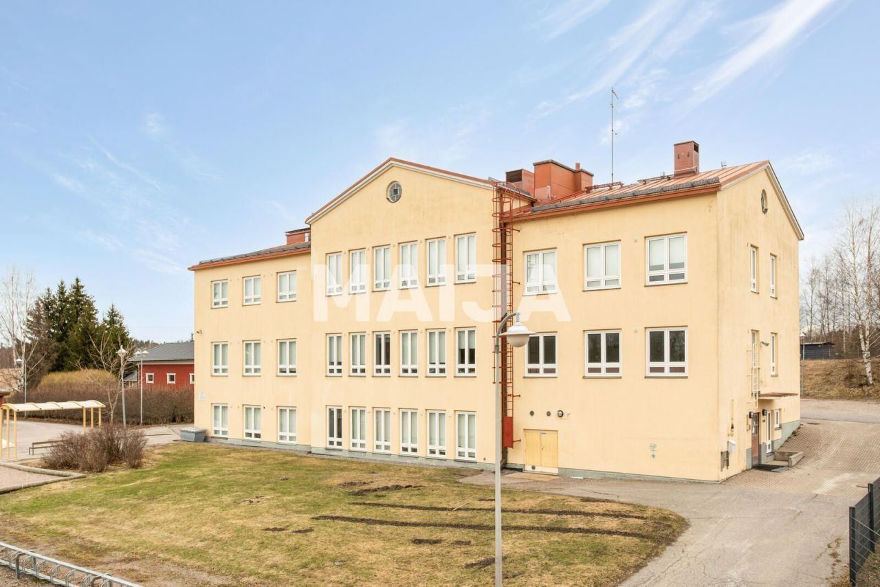 Офис в Холлола, Финляндия, 1 491 м² - фото 1