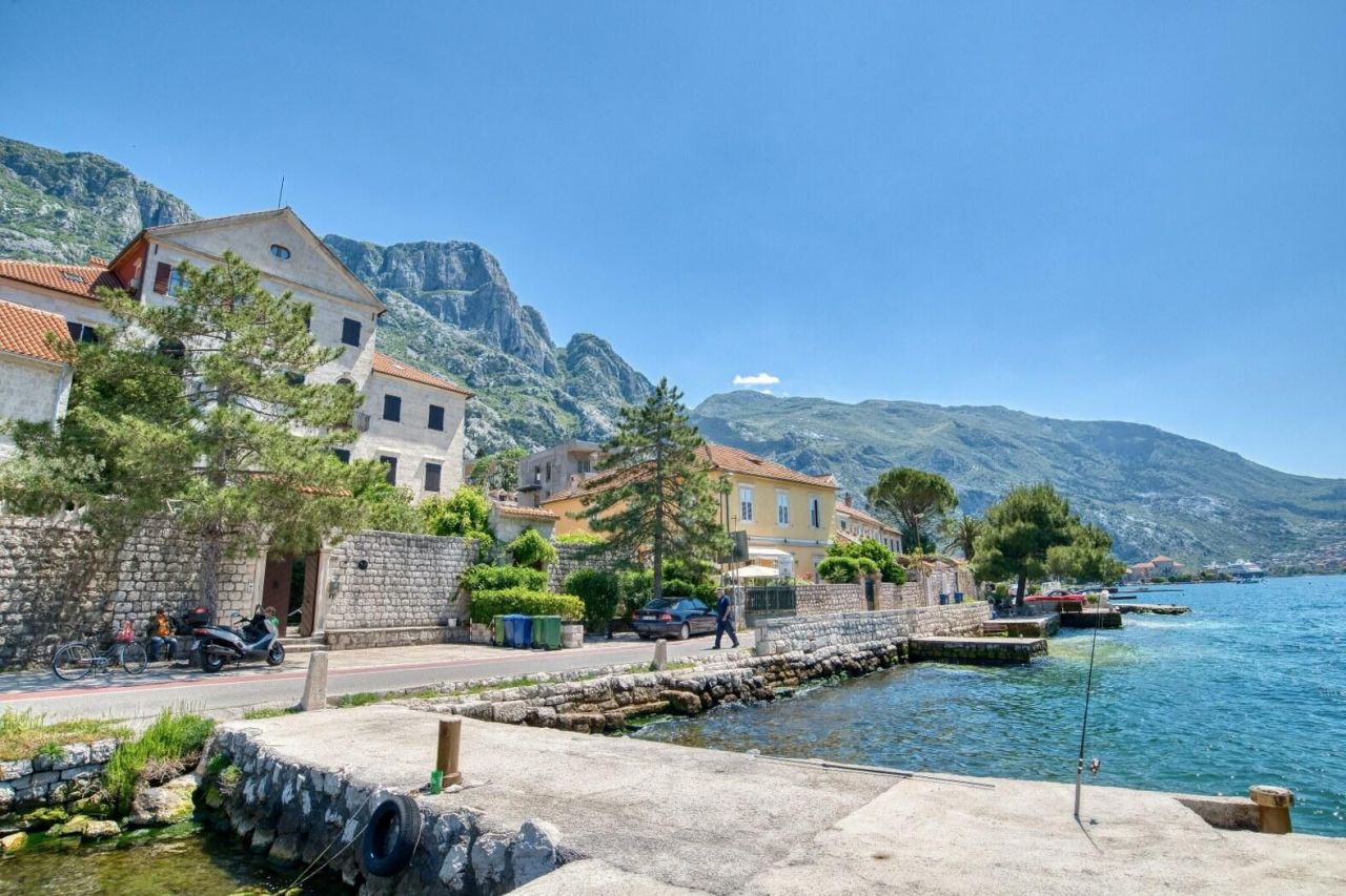 Квартира в Доброте, Черногория, 129 м² - фото 19