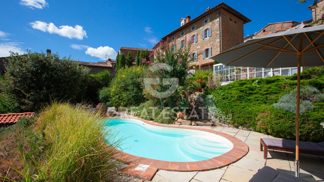 Вилла в Пассиньяно-суль-Тразимено, Италия, 325.8 м² - фото 1