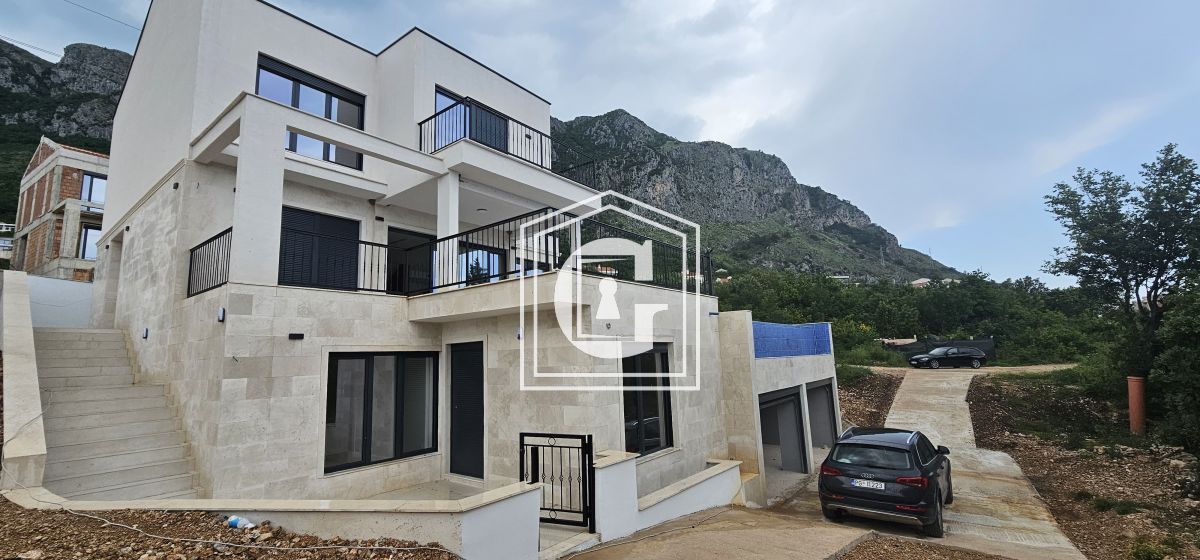 Вилла в Святом Стефане, Черногория, 425 м² - фото 1
