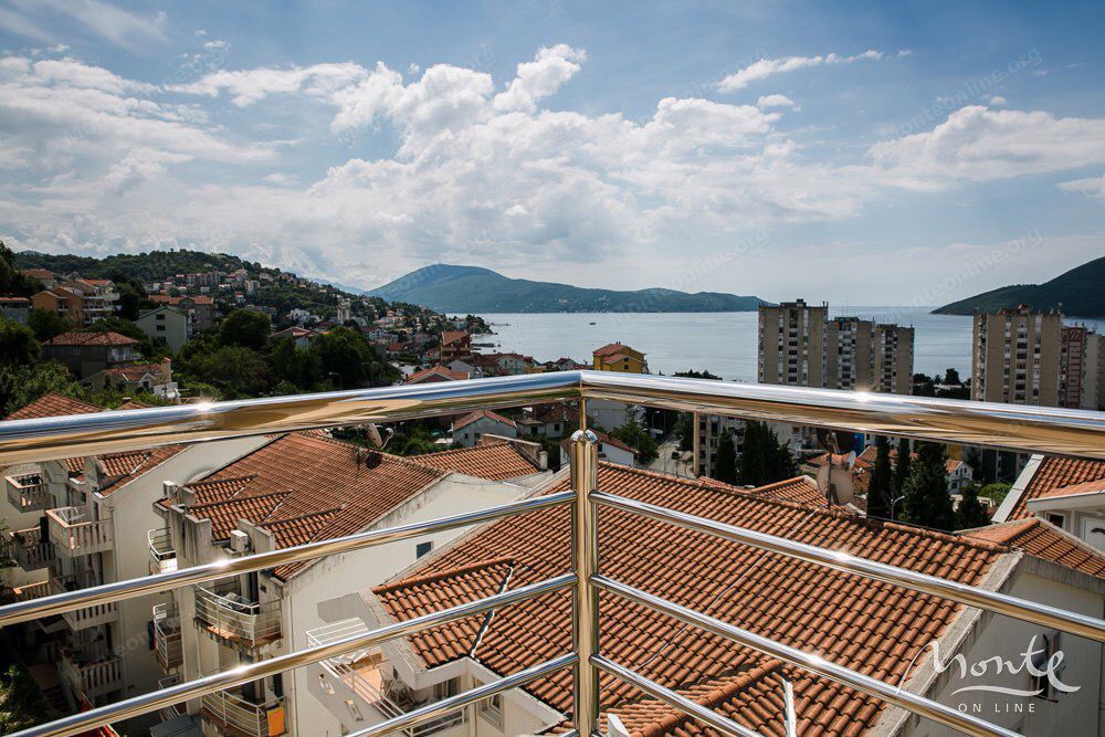Квартира в Херцег-Нови, Черногория, 83 м² - фото 1