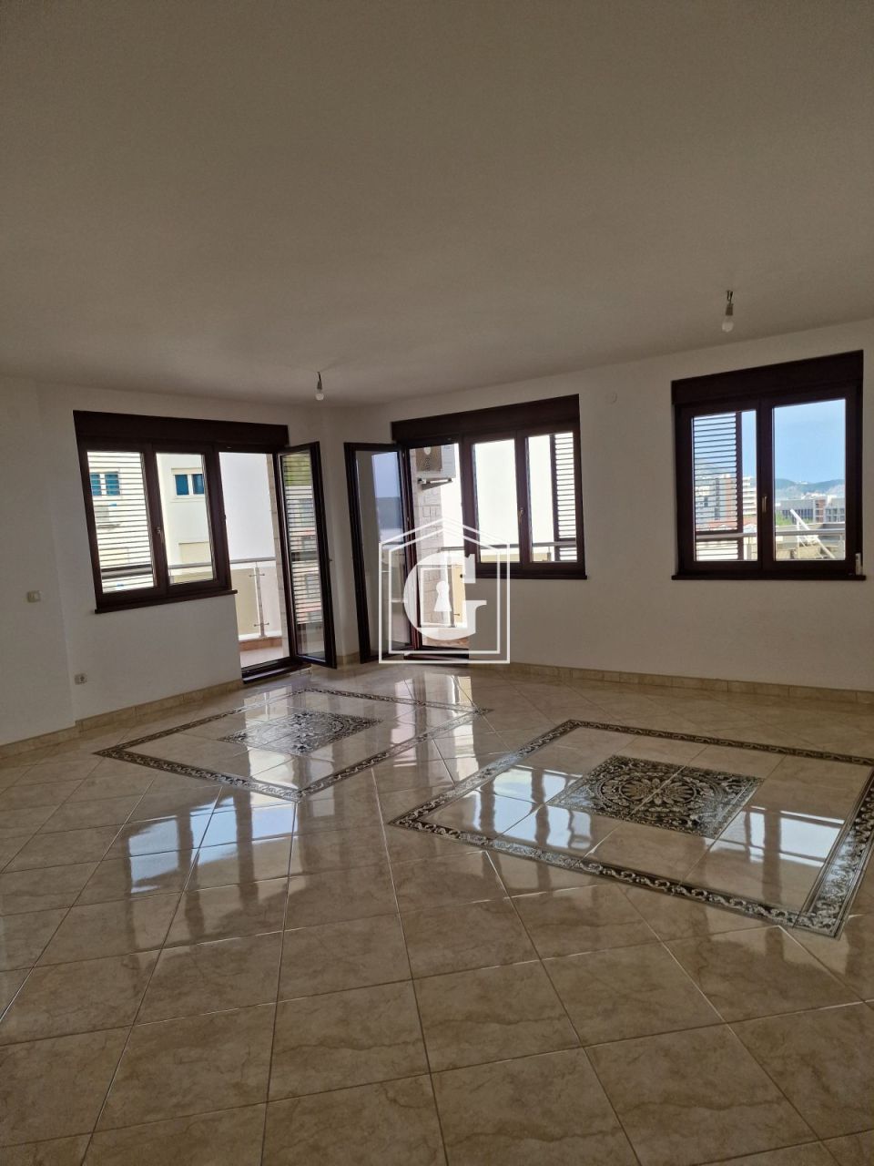 Апартаменты в Бечичи, Черногория, 120 м² - фото 1