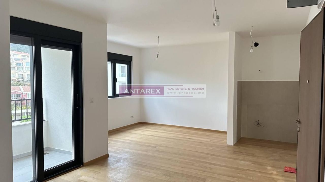 Апартаменты в Бечичи, Черногория, 43 м² - фото 1