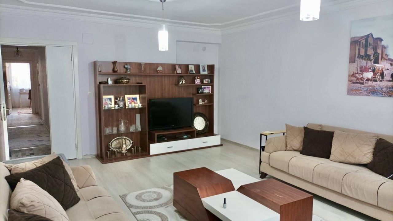 Квартира в Мерсине, Турция, 180 м² - фото 1