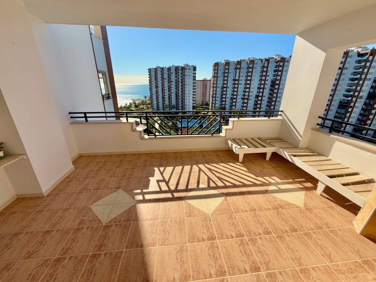 Квартира в Мерсине, Турция, 180 м² - фото 1