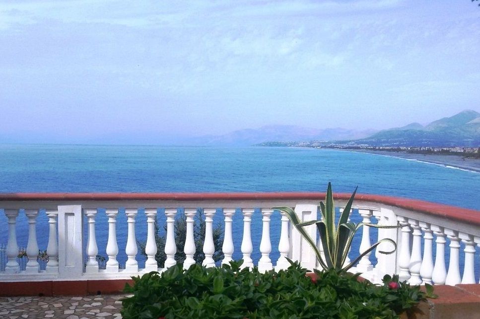 Вилла в Диаманте, Италия, 450 м² - фото 1