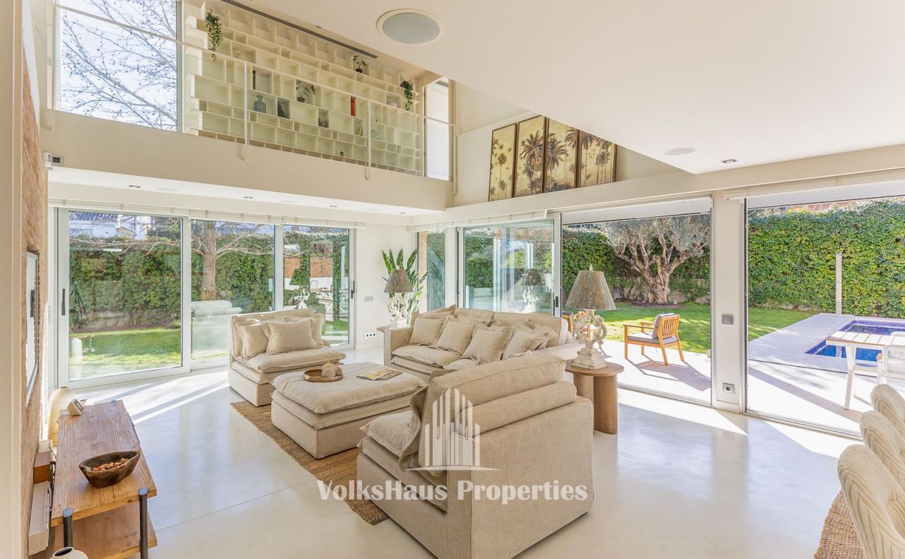 Вилла в Сан-Кугат-дель-Вальес, Испания, 688 м² - фото 2