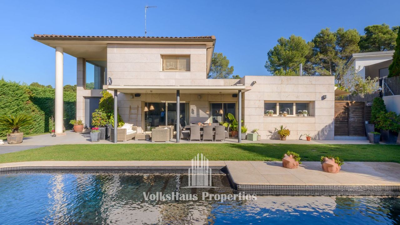 Вилла в Сан-Кугат-дель-Вальес, Испания, 660 м² - фото 1