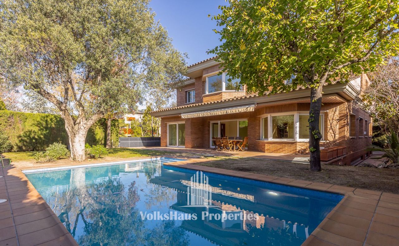 Дом в Сан-Кугат-дель-Вальес, Испания, 673 м² - фото 1