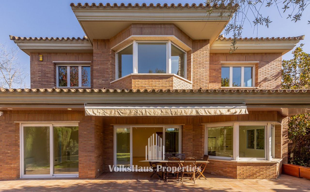 Дом в Сан-Кугат-дель-Вальес, Испания, 673 м² - фото 2