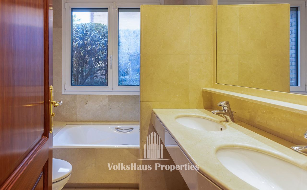 Дом в Сан-Кугат-дель-Вальес, Испания, 673 м² - фото 10