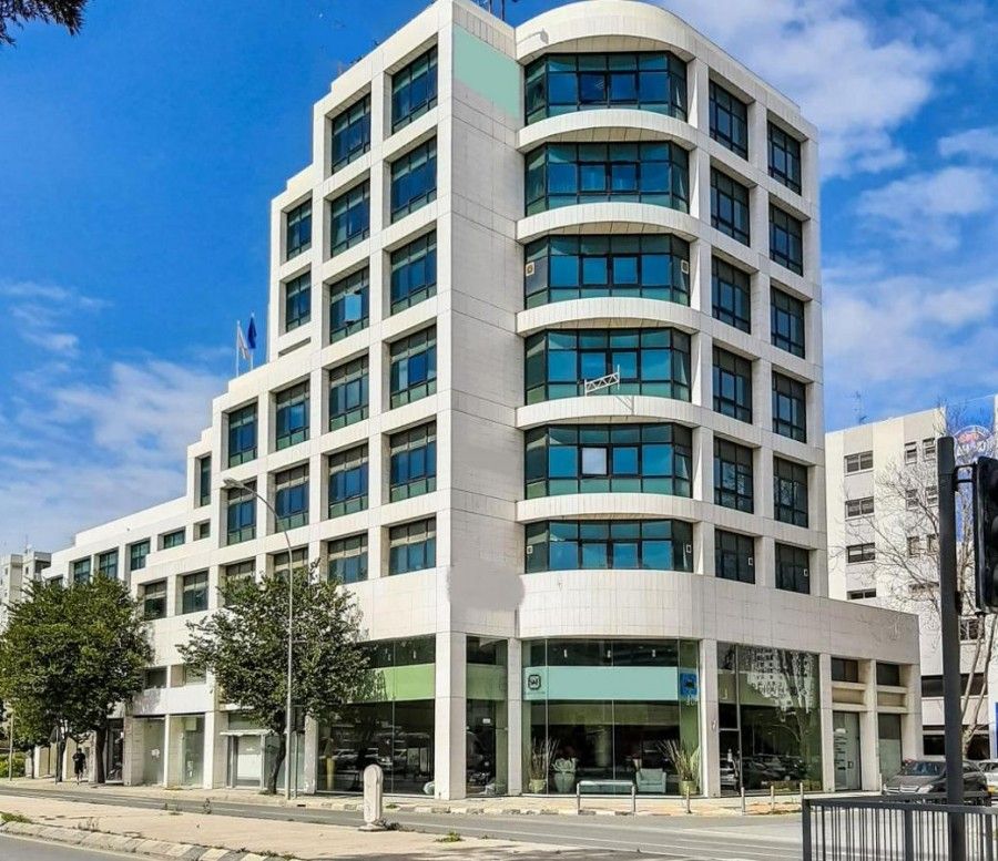 Коммерческая недвижимость в Никосии, Кипр, 2 130 м² - фото 1