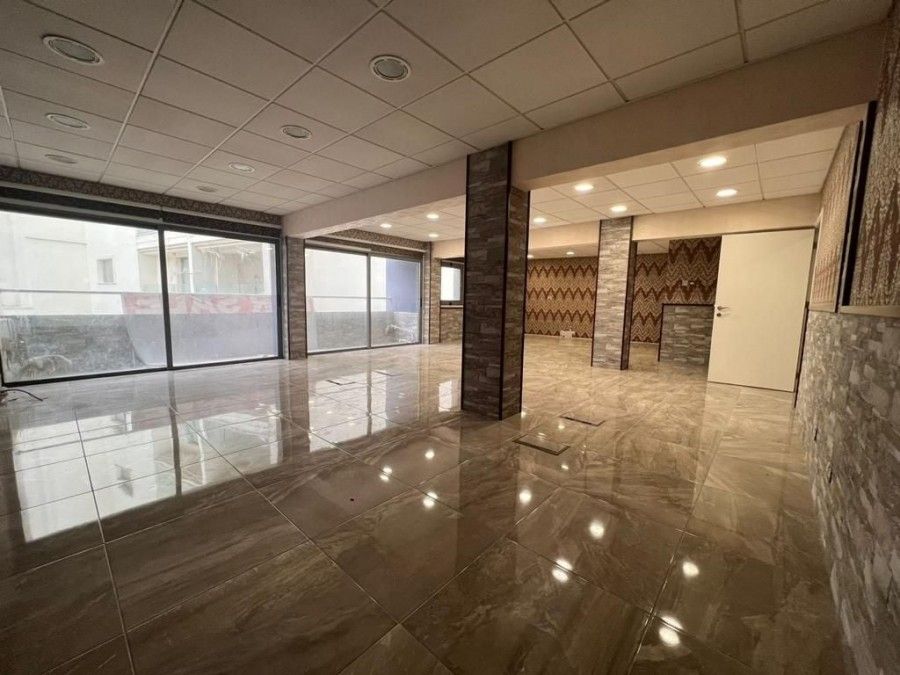 Коммерческая недвижимость в Ларнаке, Кипр, 800 м² - фото 1