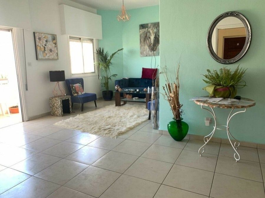Коммерческая недвижимость в Ларнаке, Кипр, 720 м² - фото 1