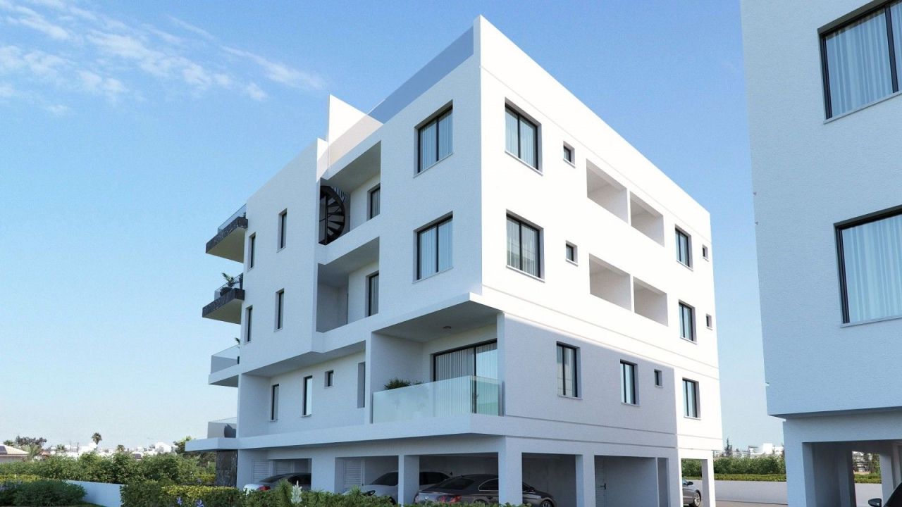 Коммерческая недвижимость в Ларнаке, Кипр, 485 м² - фото 1
