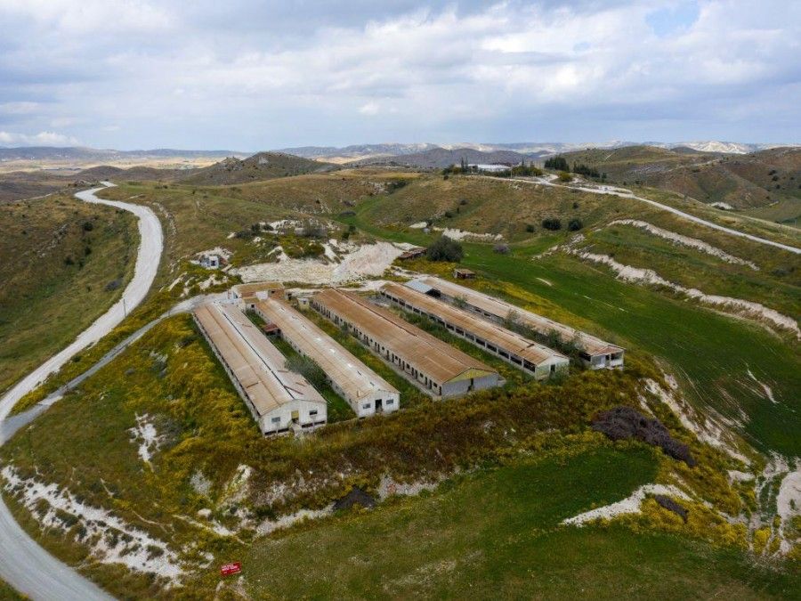 Коммерческая недвижимость в Ларнаке, Кипр, 2 700 м² - фото 1