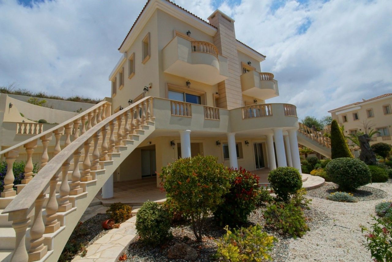 Вилла в Пафосе, Кипр, 680 м² - фото 1