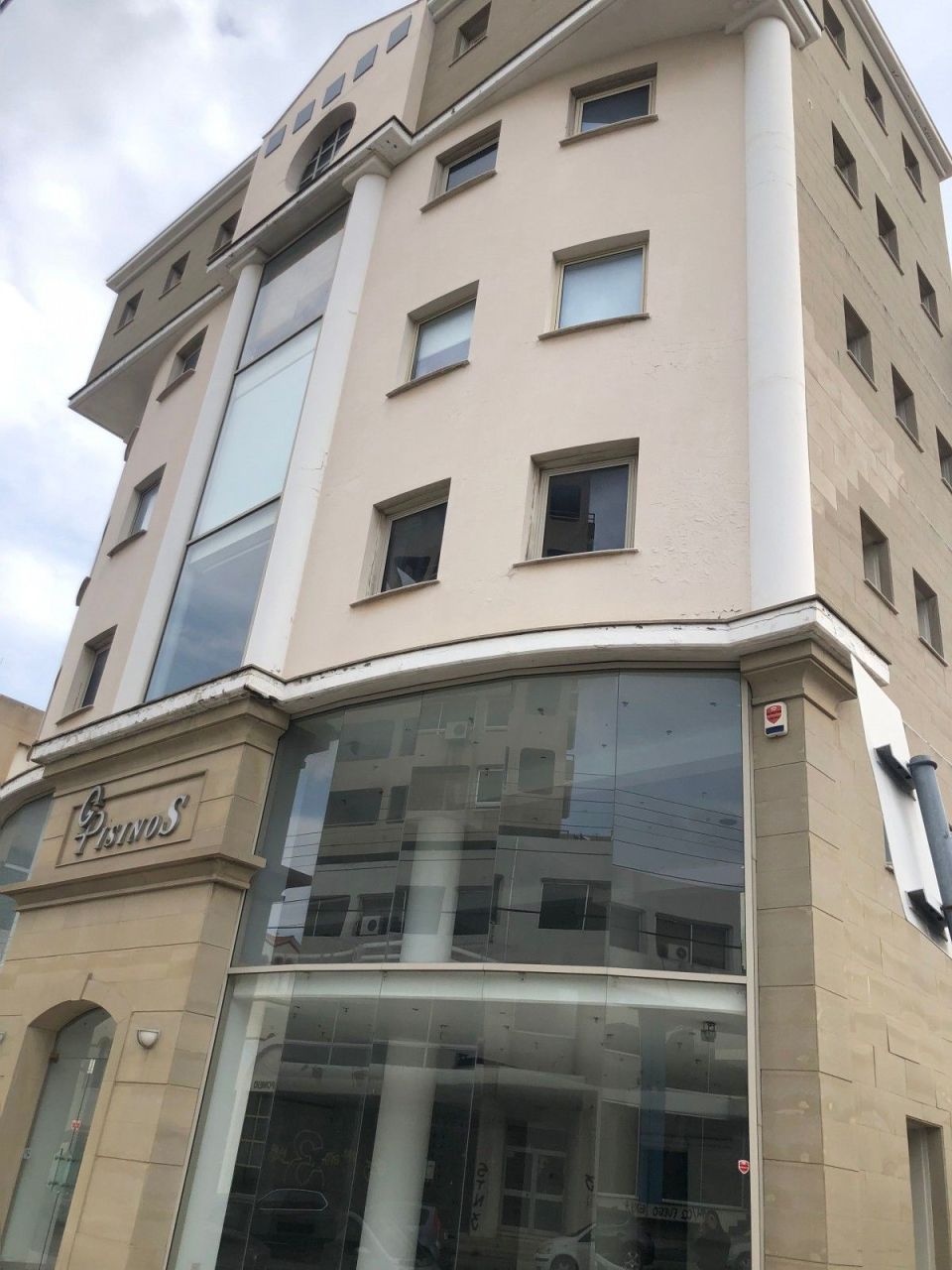 Коммерческая недвижимость в Лимасоле, Кипр, 1 000 м² - фото 1