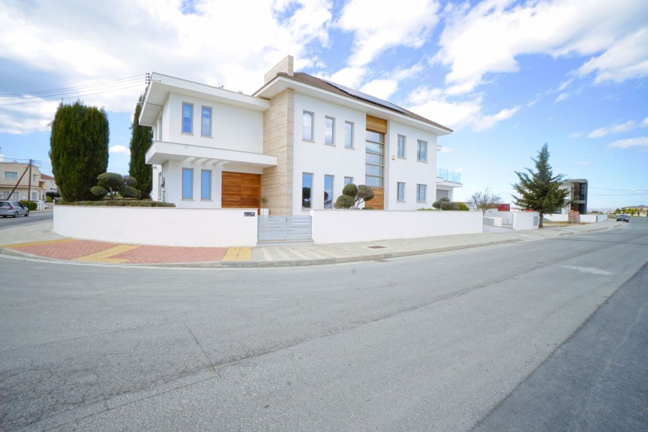 Вилла в Ларнаке, Кипр, 350 м² - фото 1