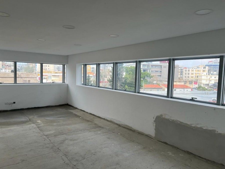 Коммерческая недвижимость в Лимасоле, Кипр, 641 м² - фото 1