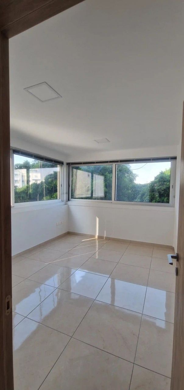 Офис в Лимасоле, Кипр, 71 м² - фото 1