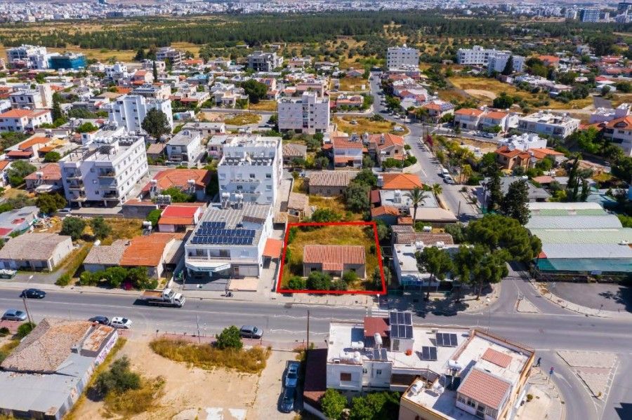 Земля в Никосии, Кипр, 716 м² - фото 1