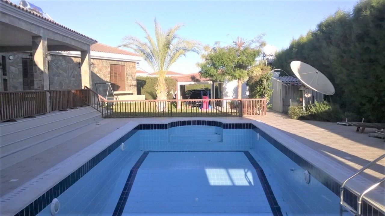 Вилла в Никосии, Кипр, 3 000 м² - фото 2