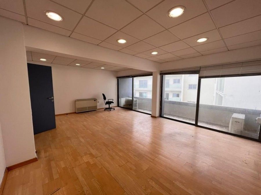 Коммерческая недвижимость в Ларнаке, Кипр, 800 м² - фото 2