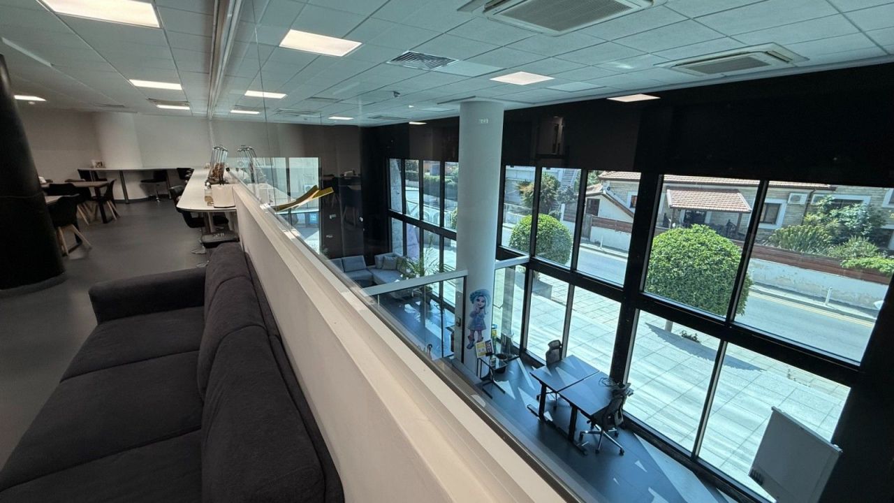 Офис в Лимасоле, Кипр, 1 800 м² - фото 2