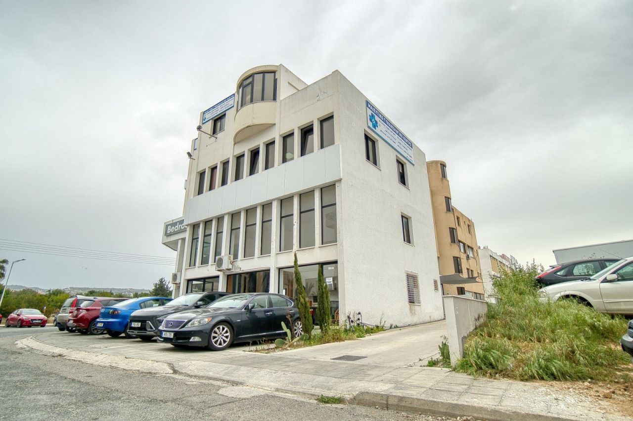 Офис в Пафосе, Кипр, 969 м² - фото 2