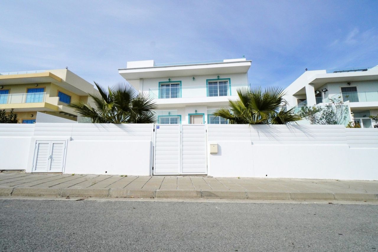 Вилла в Ларнаке, Кипр, 245 м² - фото 2