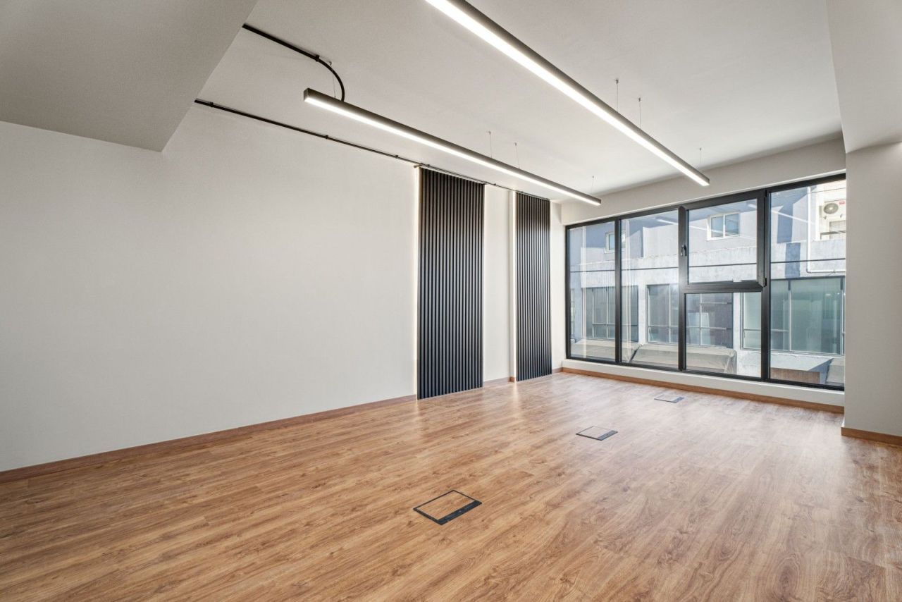 Коммерческая недвижимость в Лимасоле, Кипр, 600 м² - фото 2