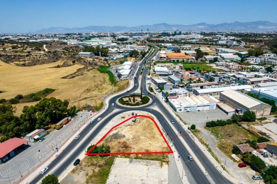 Земля в Никосии, Кипр, 1 600 м² - фото 3