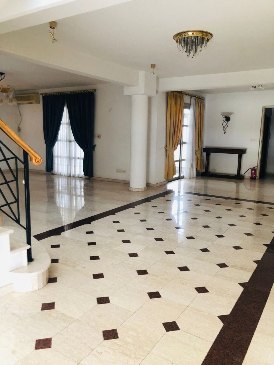 Коммерческая недвижимость в Лимасоле, Кипр, 1 000 м² - фото 3