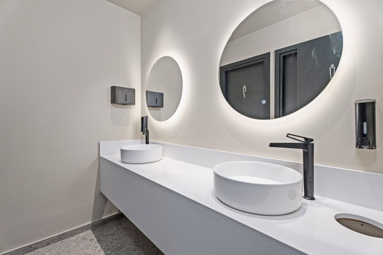 Коммерческая недвижимость в Лимасоле, Кипр, 600 м² - фото 4