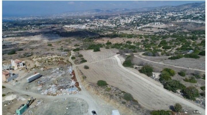 Земля в Пафосе, Кипр, 11 037 м² - фото 4