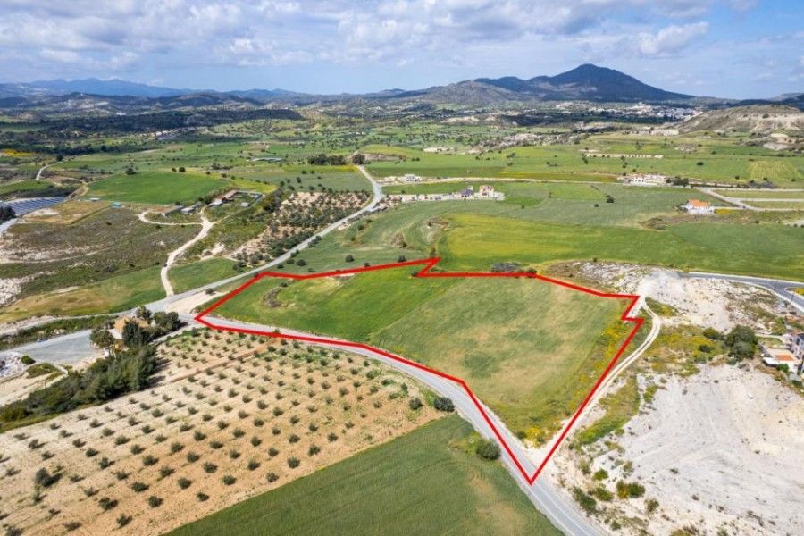 Земля в Ларнаке, Кипр, 16 389 м² - фото 5