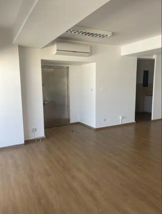 Коммерческая недвижимость в Лимасоле, Кипр, 3 709 м² - фото 6