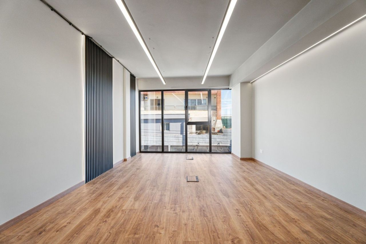 Коммерческая недвижимость в Лимасоле, Кипр, 600 м² - фото 6