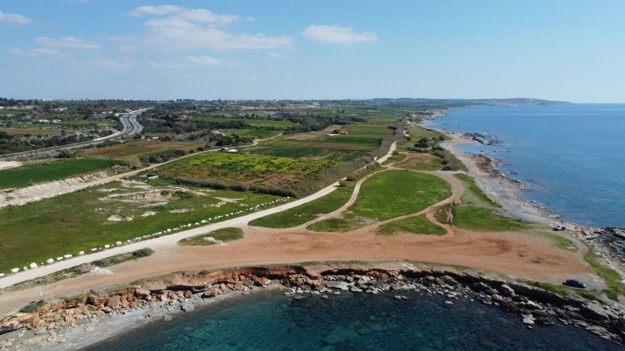 Земля в Ларнаке, Кипр, 9 996 м² - фото 9