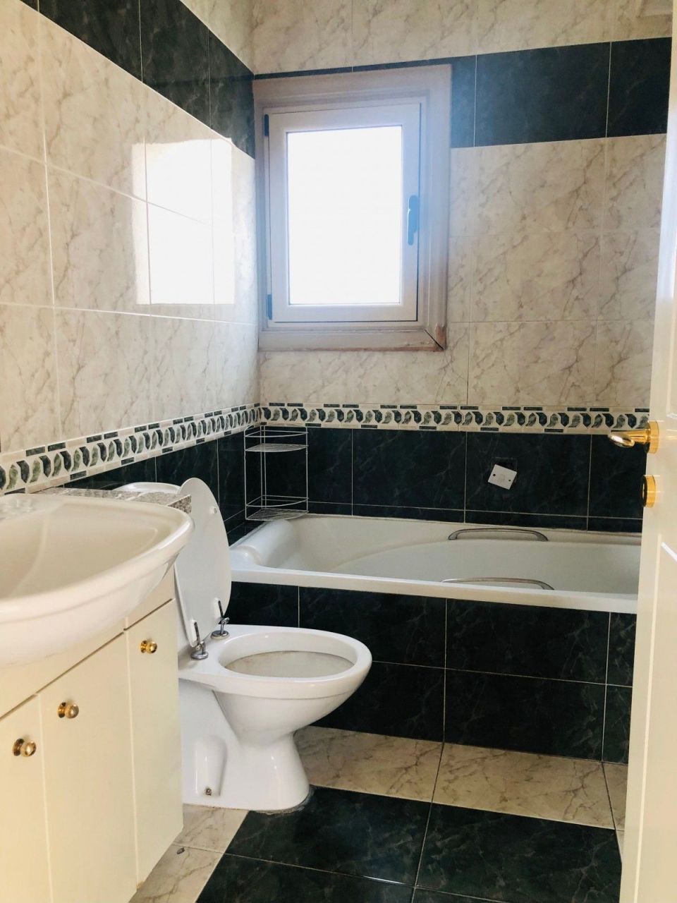 Коммерческая недвижимость в Лимасоле, Кипр, 1 000 м² - фото 9