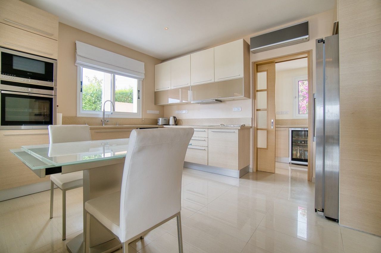 Бунгало в Пафосе, Кипр, 200 м² - фото 9