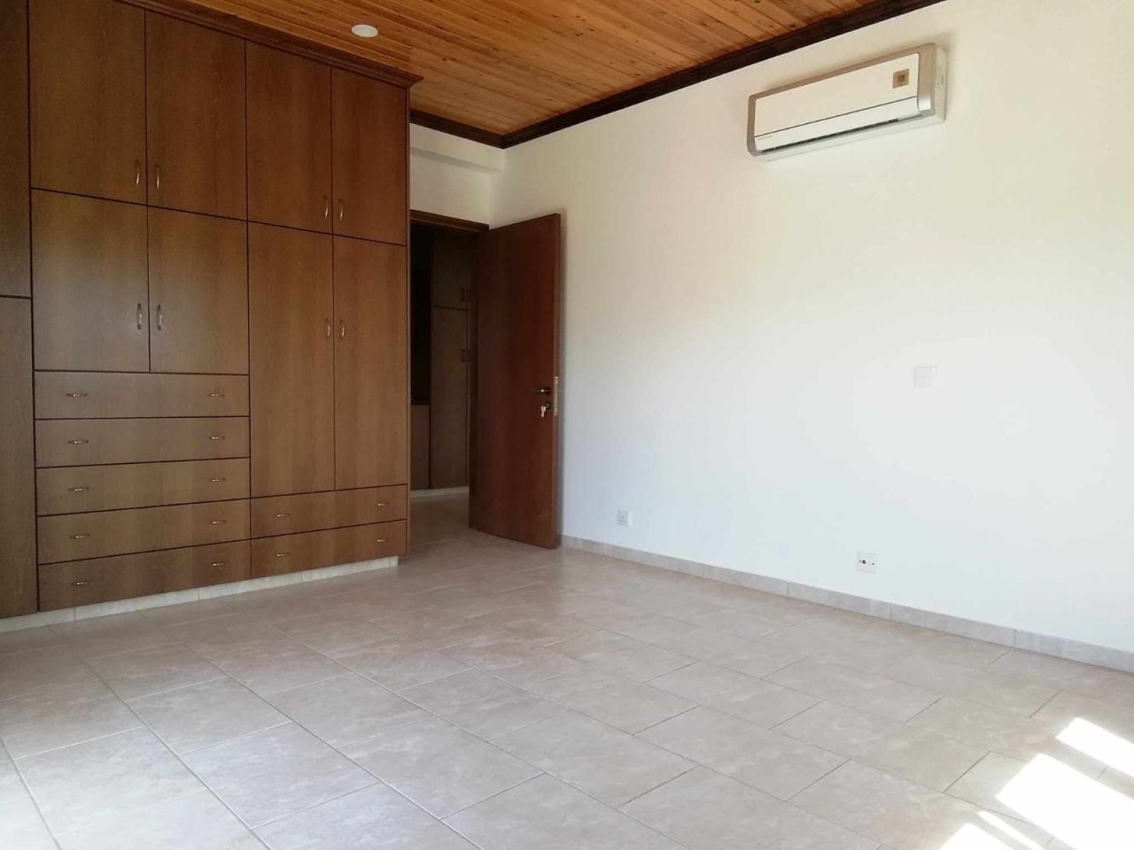 Вилла в Лимасоле, Кипр, 380 м² - фото 9