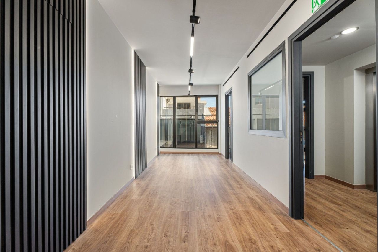 Коммерческая недвижимость в Лимасоле, Кипр, 600 м² - фото 10