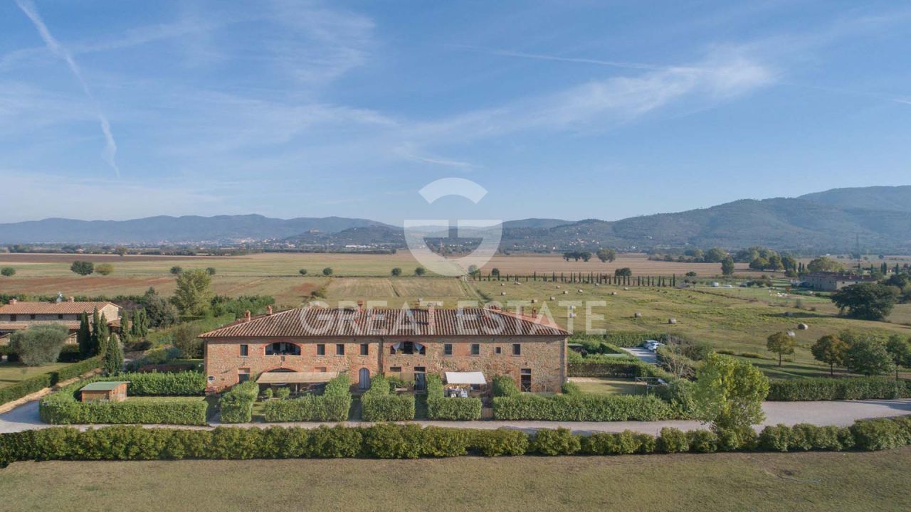 Дом в Кортоне, Италия, 110 м² - фото 1