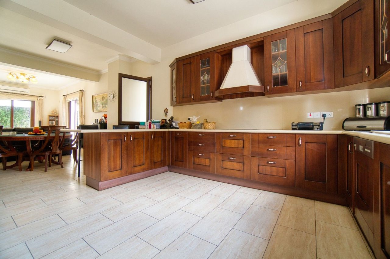 Вилла в Лимасоле, Кипр, 300 м² - фото 10